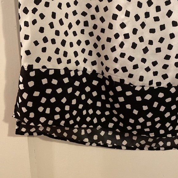 Black and White Blouse - Picture 3 of 5